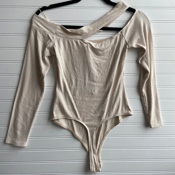 Le Lis S Cream Tan Ribbed Knit Cutout Long Sleeve Fitted Thong Bodysuit - Picture 4 of 5